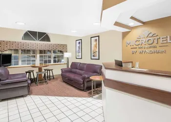 Microtel Inn by Wyndham Franklin hotel thumbnail 2