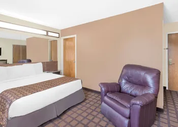 Microtel Inn by Wyndham Franklin hotel thumbnail 3
