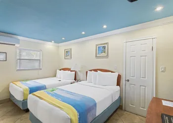 Bayview Plaza Waterfront Resort hotel thumbnail 3