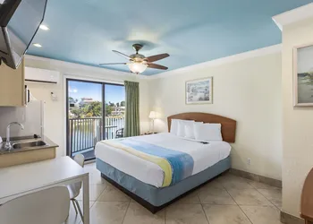 Bayview Plaza Waterfront Resort hotel thumbnail 6