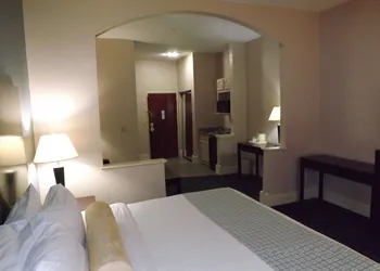 Best Western Plus Kalamazoo Suites hotel thumbnail 4
