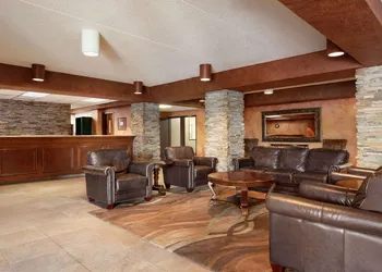 Ramada by Wyndham Fargo hotel thumbnail 2