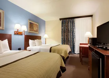 Ramada by Wyndham Fargo hotel thumbnail 3