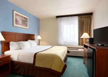 Ramada by Wyndham Fargo hotel thumbnail 4