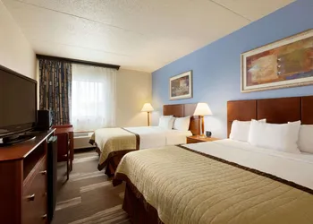 Ramada by Wyndham Fargo hotel thumbnail 5