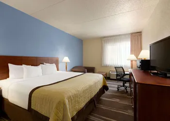 Ramada by Wyndham Fargo hotel thumbnail 6