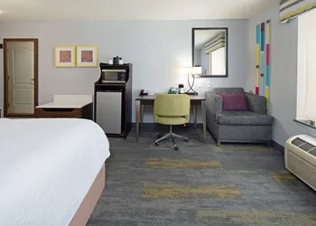 Hampton Inn & Suites Bakersfield/Hwy 58, CA hotel thumbnail 4