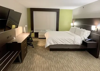 Holiday Inn Express & Suites Longview North by IHG hotel thumbnail 4