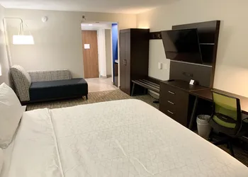 Holiday Inn Express & Suites Longview North by IHG hotel thumbnail 5