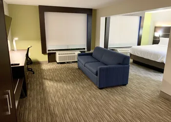 Holiday Inn Express & Suites Longview North by IHG hotel thumbnail 7