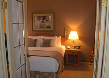 Stone Gate Inn hotel thumbnail 6