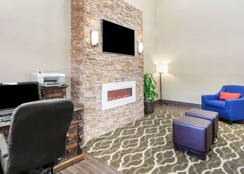 Comfort Inn at Royal Blue hotel thumbnail 4