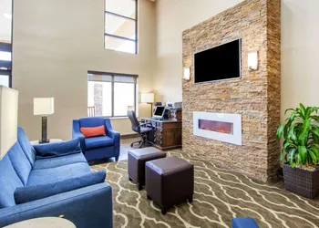 Comfort Inn at Royal Blue hotel thumbnail 5