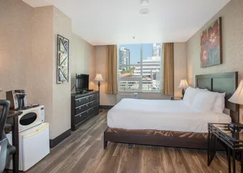 Coast Lonsdale Quay Hotel hotel thumbnail 4