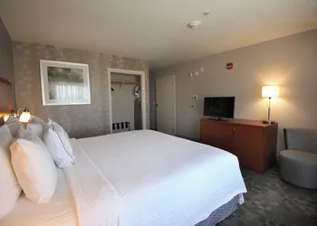 Courtyard by Marriott Merced hotel thumbnail 6
