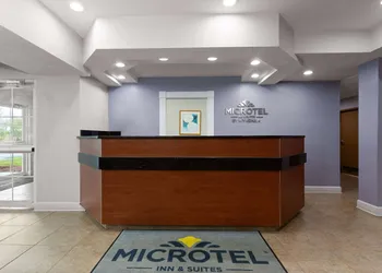 Microtel Inn & Suites by Wyndham Zephyrhills hotel thumbnail 2