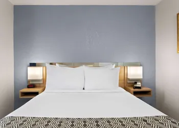 Microtel Inn & Suites by Wyndham Zephyrhills hotel thumbnail 6