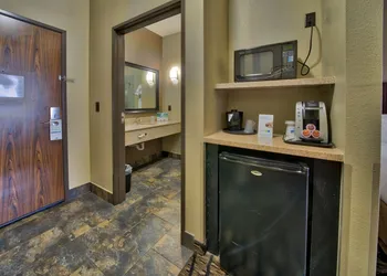 Holiday Inn Express Hotel & Suites Lubbock South by IHG hotel thumbnail 2