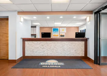 Days Inn by Wyndham Hillsdale hotel thumbnail 2