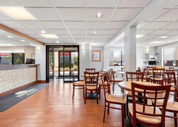 Days Inn by Wyndham Hillsdale hotel thumbnail 3