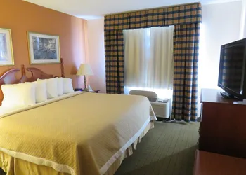 Days Inn by Wyndham Hillsdale hotel thumbnail 5