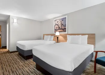 Days Inn by Wyndham Hillsdale hotel thumbnail 7