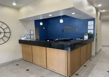 Baymont by Wyndham Lawrence hotel thumbnail 2