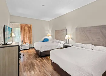 Baymont by Wyndham Lawrence hotel thumbnail 6