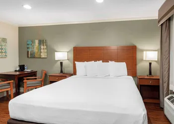 Best Western Oxnard Inn hotel thumbnail 8