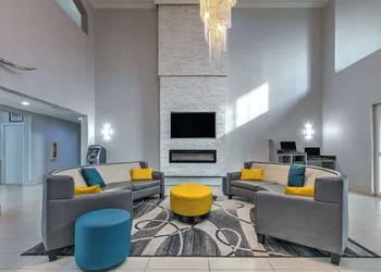 La Quinta Inn & Suites by Wyndham Weatherford hotel thumbnail 3