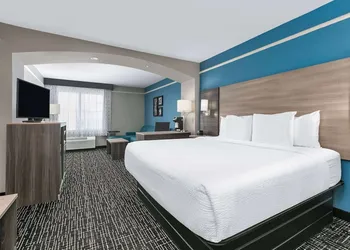 La Quinta Inn & Suites by Wyndham Weatherford hotel thumbnail 5