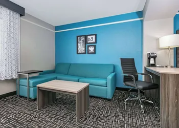 La Quinta Inn & Suites by Wyndham Weatherford hotel thumbnail 7