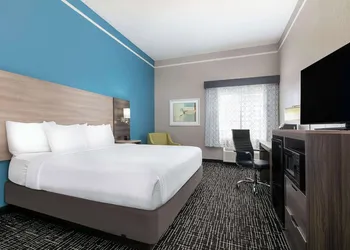 La Quinta Inn & Suites by Wyndham Weatherford hotel thumbnail 8