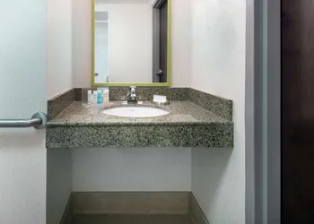 Hampton Inn South Plainfield-Piscataway hotel thumbnail 5