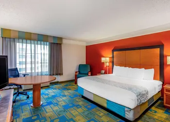 La Quinta Inn & Suites by Wyndham Fremont / Silicon Valley hotel thumbnail 6
