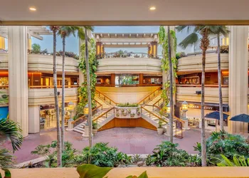 Hyatt Regency Waikiki Beach Resort & Spa hotel thumbnail 3