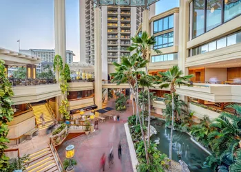 Hyatt Regency Waikiki Beach Resort & Spa hotel thumbnail 4