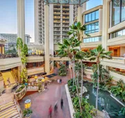 Hyatt Regency Waikiki Beach Resort & Spa hotel detail image 4