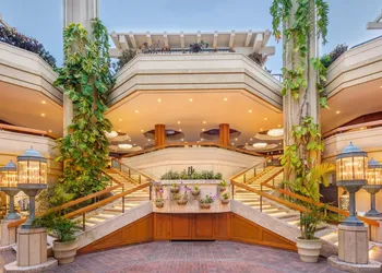 Hyatt Regency Waikiki Beach Resort & Spa hotel thumbnail 5