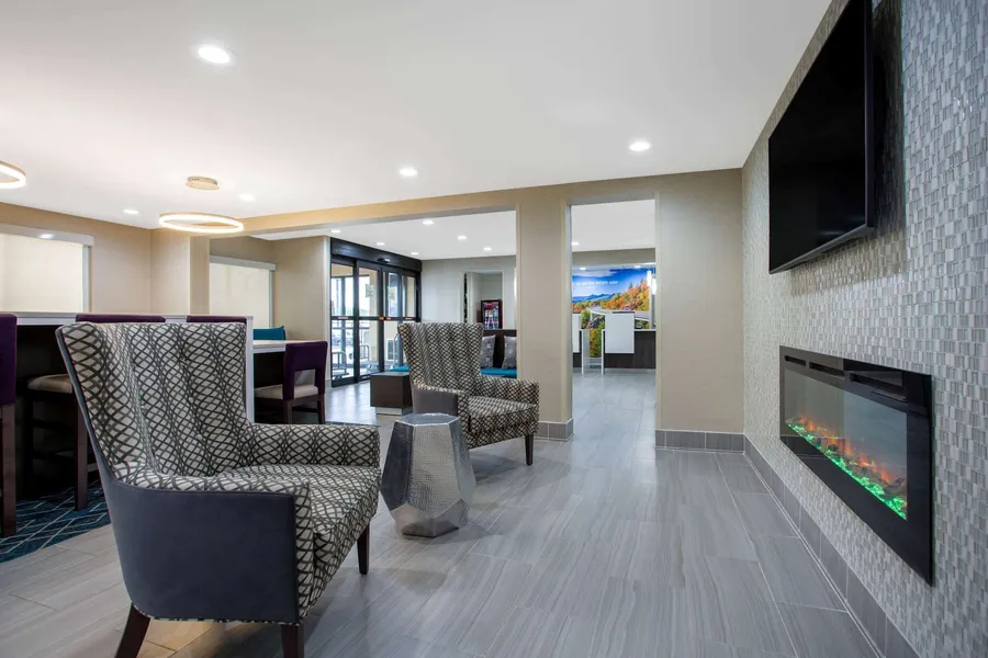 La Quinta Inn & Suites by Wyndham Roanoke Salem hotel detail image 2