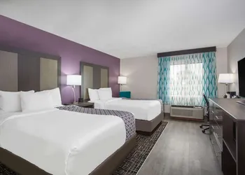 La Quinta Inn & Suites by Wyndham Roanoke Salem hotel thumbnail 5