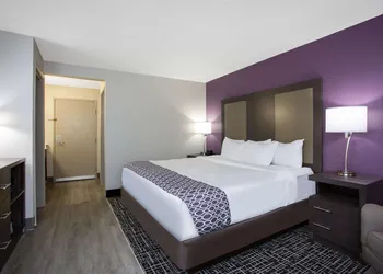 La Quinta Inn & Suites by Wyndham Roanoke Salem hotel thumbnail 6