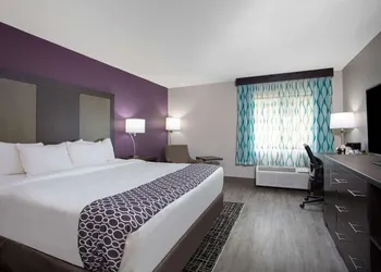 La Quinta Inn & Suites by Wyndham Roanoke Salem hotel thumbnail 7
