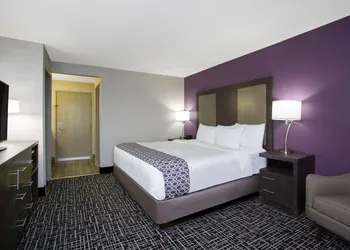 La Quinta Inn & Suites by Wyndham Roanoke Salem hotel thumbnail 8
