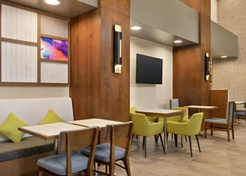 Hampton Inn & Suites Tacoma/Puyallup hotel thumbnail 3