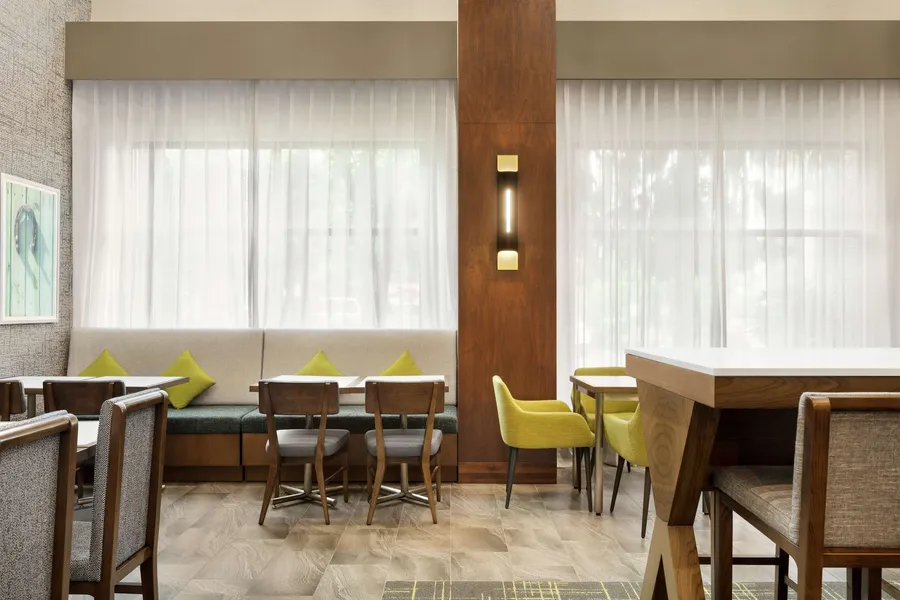 Hampton Inn & Suites Tacoma/Puyallup hotel detail image 2
