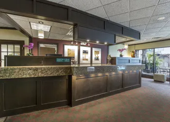 Lamplighter Inn & Suites - South hotel thumbnail 4