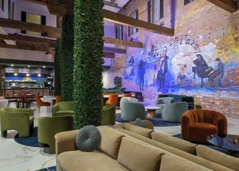 Courtyard by Marriott New Orleans Warehouse Arts District hotel thumbnail 2