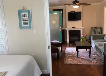 Beach Bungalow Inn and Suites hotel thumbnail 8