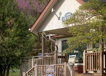 Highland Lake Inn & Resort hotel thumbnail 2